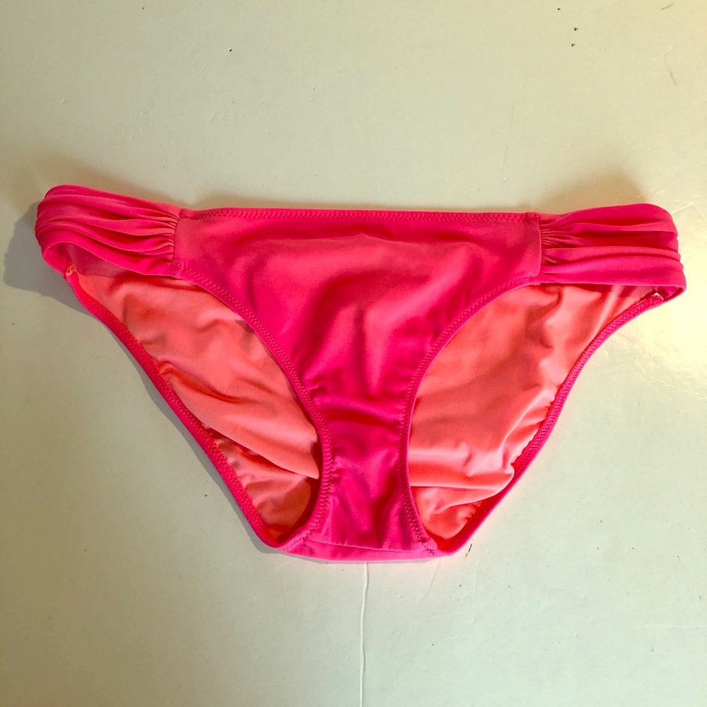 VICTORIA’S SECRET Coral/Pink Bikini BOTTOMS M